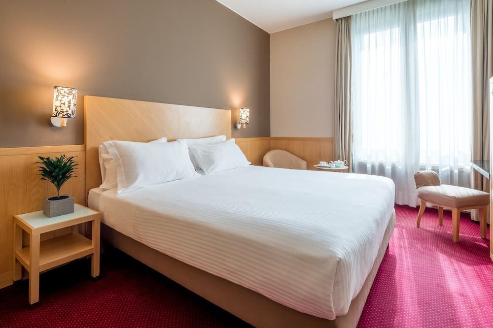 Hotel Tocq Milan Bagian luar foto